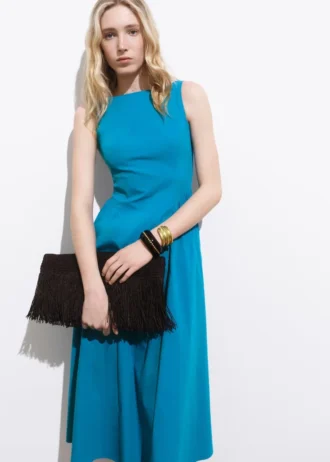 Ausgestelltes Midikleid