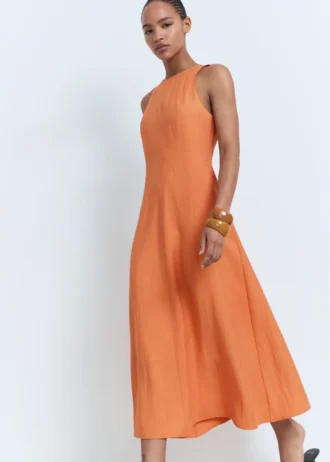 Ausgestelltes Midikleid