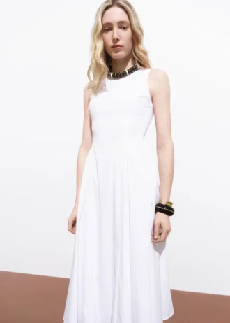 Ausgestelltes Midikleid