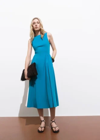 Ausgestelltes Midikleid