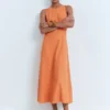 Ausgestelltes Midikleid