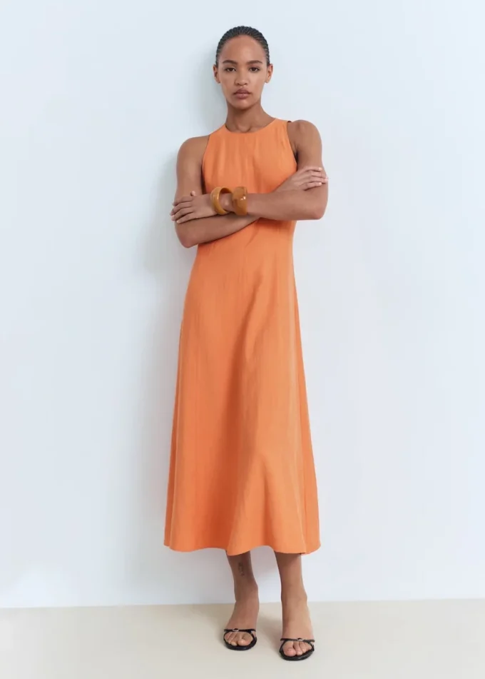 Ausgestelltes Midikleid