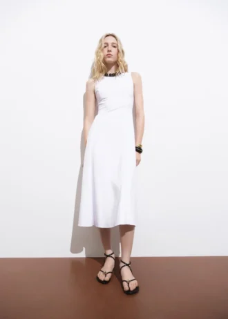 Ausgestelltes Midikleid