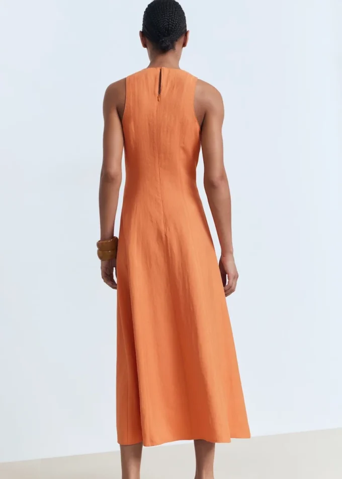 Ausgestelltes Midikleid