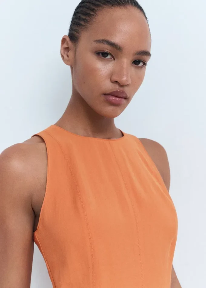 Ausgestelltes Midikleid