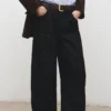 Barrel-Jeans mit Aufnähern Barrel-Jeans mit Aufnähern