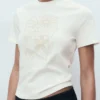 Baumwoll-T-Shirt mit Blumenstickerei