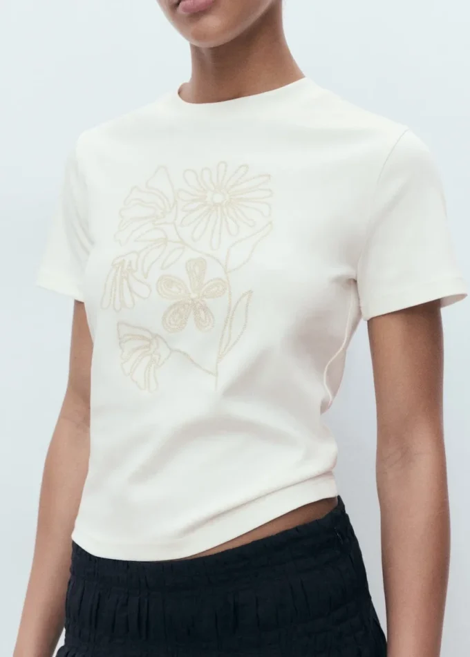 Baumwoll-T-Shirt mit Blumenstickerei