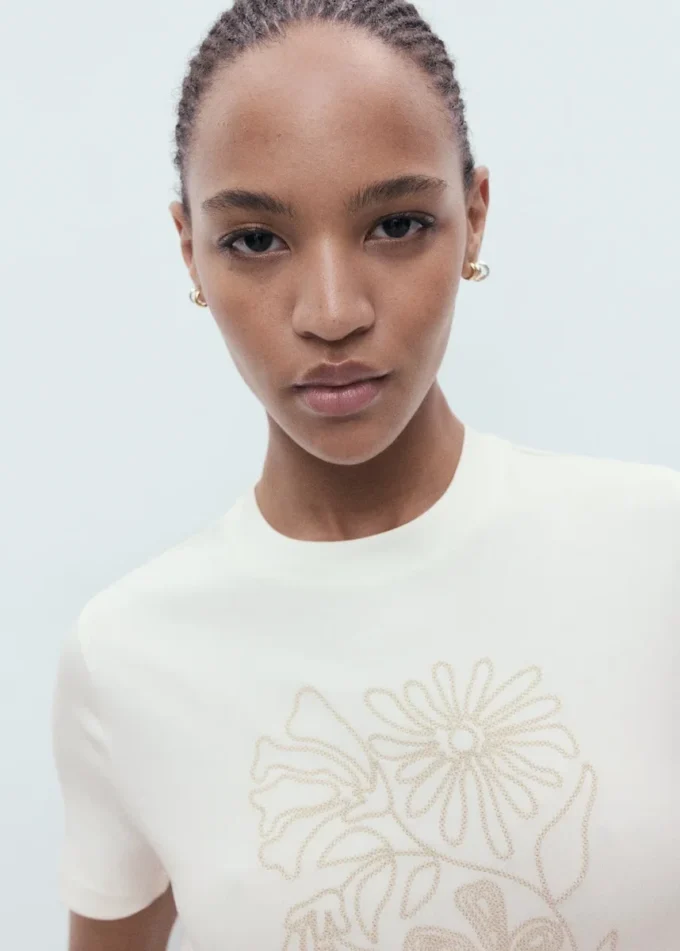 Baumwoll-T-Shirt mit Blumenstickerei