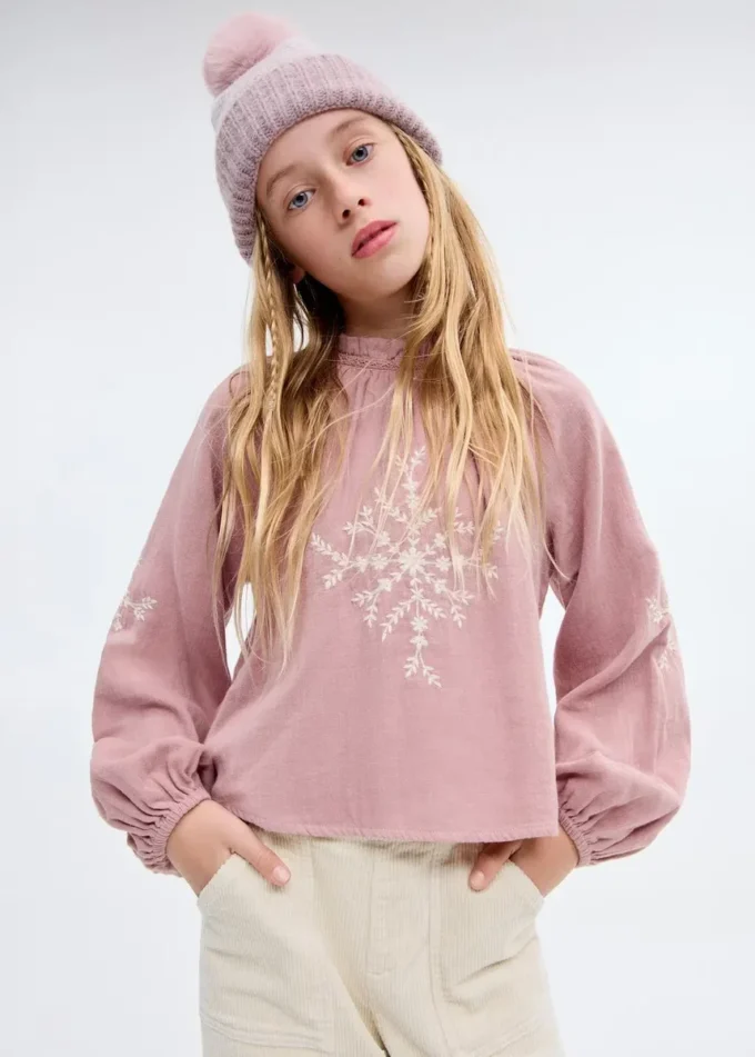 Baumwollbluse mit Blumenstickerei Baumwollbluse mit Blumenstickerei
