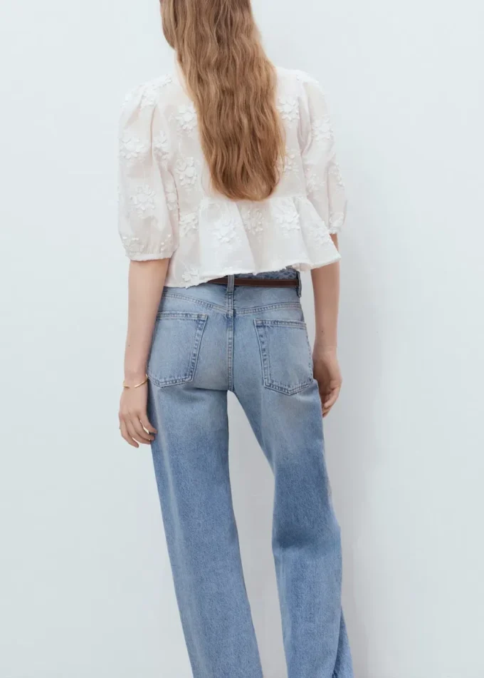 Baumwollbluse mit Blumenstickerei Baumwollbluse mit Blumenstickerei