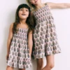 Baumwollkleid mit Blumenmuster Baumwollkleid mit Blumenmuster