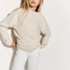 Baumwollpullover mit Ziernähten Baumwollpullover mit Ziernähten