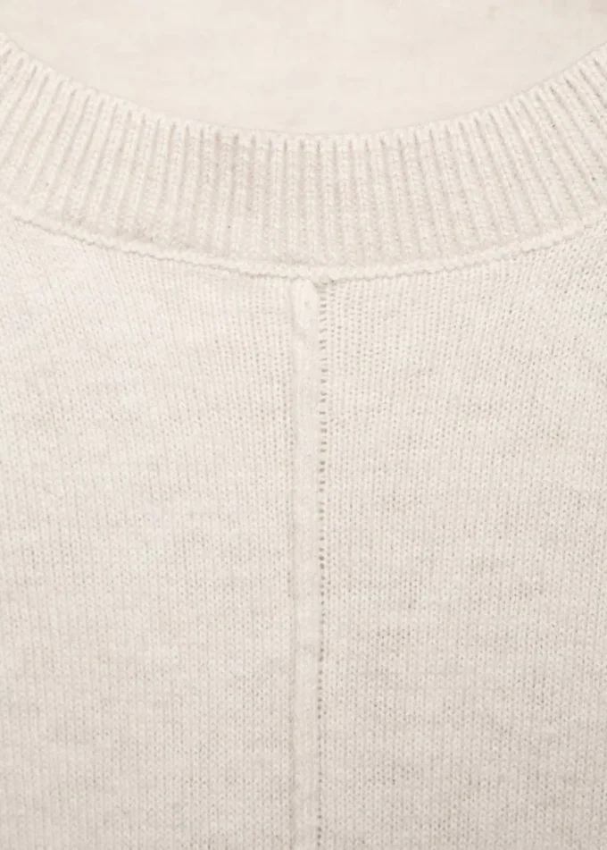 Baumwollpullover mit Ziernähten Baumwollpullover mit Ziernähten
