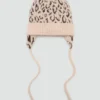 Beanie mit Leopardenmuster und Bommeln Beanie mit Leopardenmuster und Bommeln