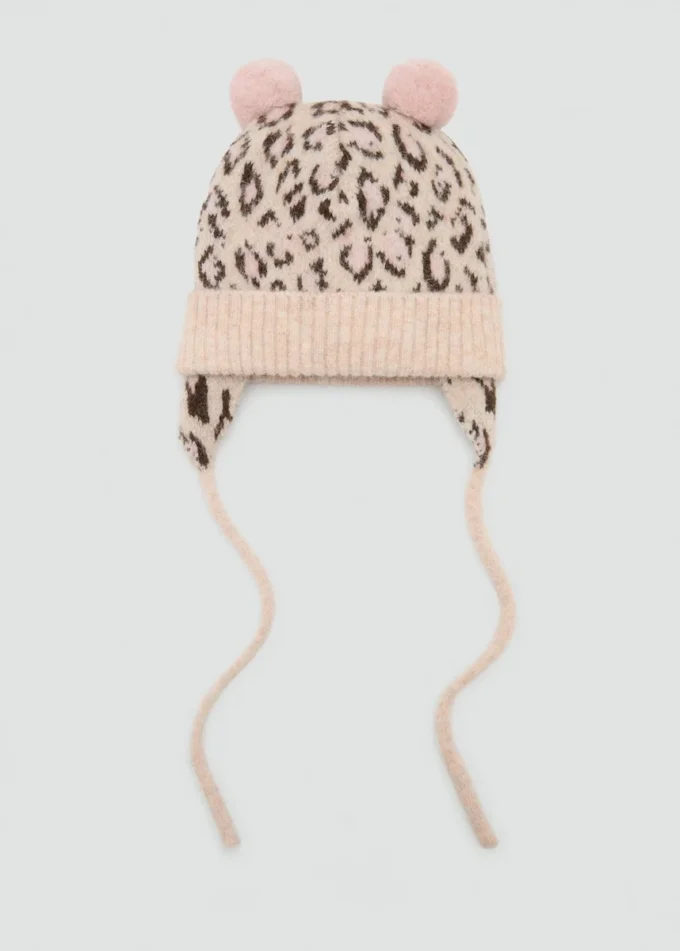 Beanie mit Leopardenmuster und Bommeln Beanie mit Leopardenmuster und Bommeln