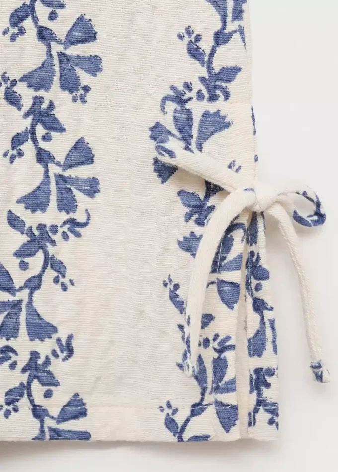 Bedruckte Bluse mit Schleife Bedruckte Bluse mit Schleife