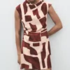 Bedrucktes Kleid mit drapiertem Ausschnitt