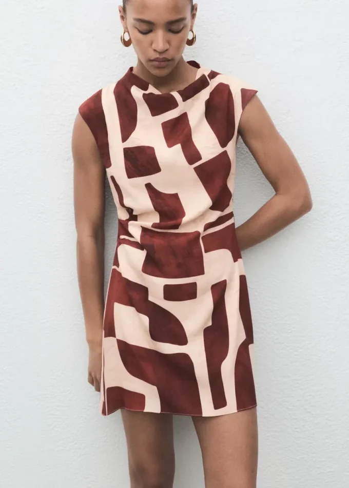 Bedrucktes Kleid mit drapiertem Ausschnitt