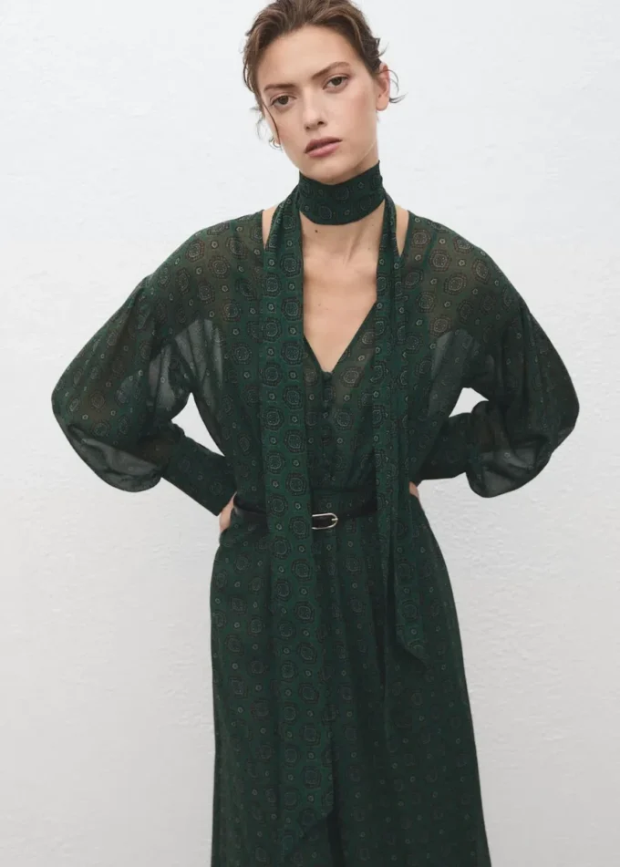 Bedrucktes Kleid mit Foulard