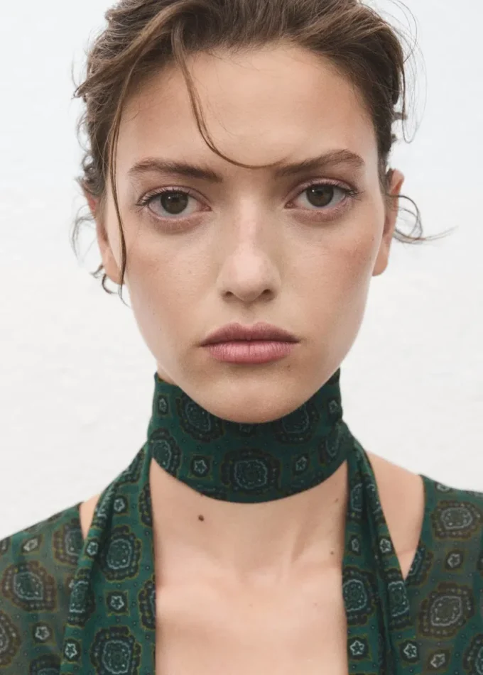 Bedrucktes Kleid mit Foulard