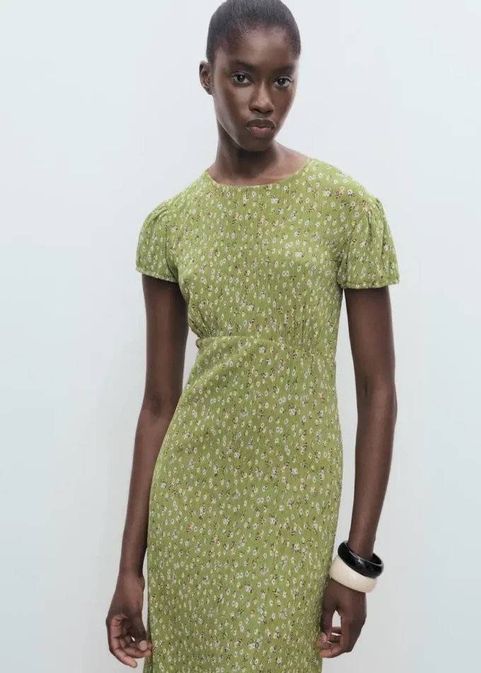 Bedrucktes Kleid mit seitlicher Öffnung