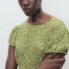 Bedrucktes Kleid mit seitlicher Öffnung