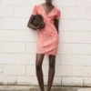Bedrucktes Kleid mit V-Ausschnitt