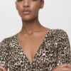 Bedrucktes Kleid mit V-Ausschnitt