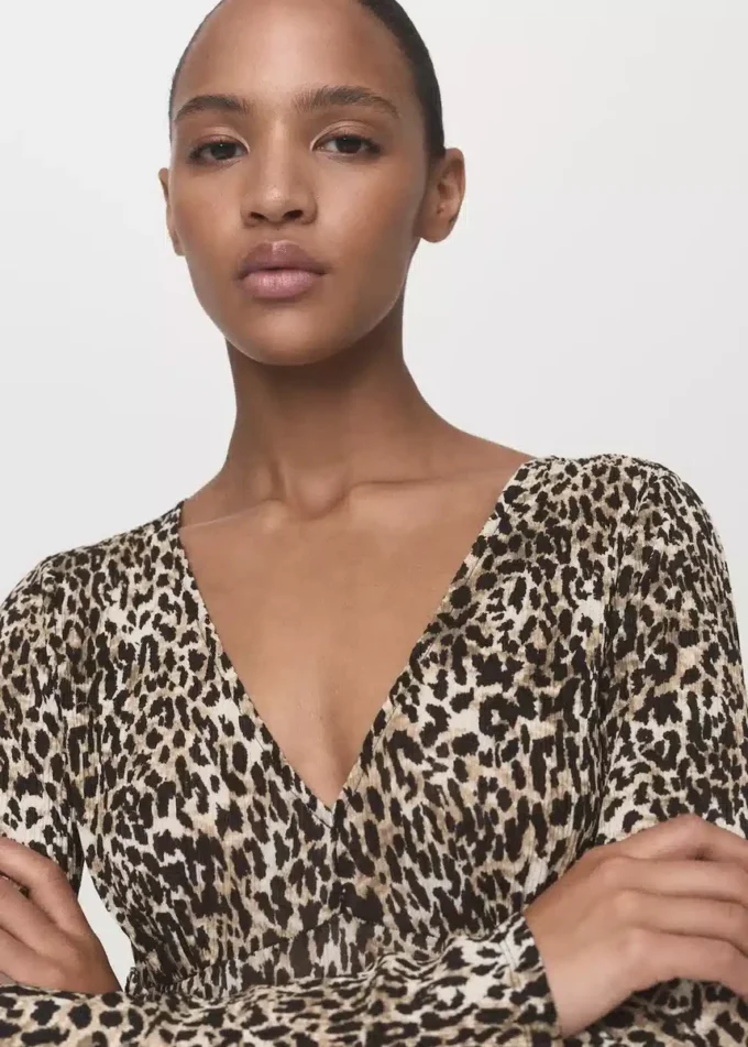 Bedrucktes Kleid mit V-Ausschnitt