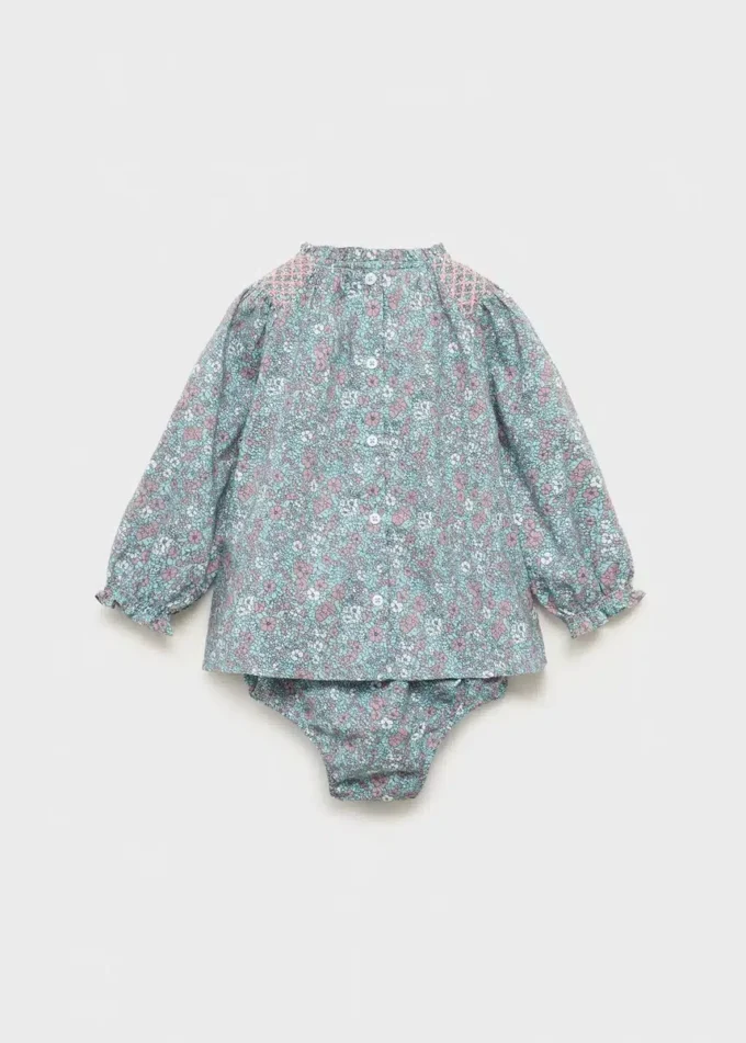 Bedrucktes Kleid und Windelüberzug