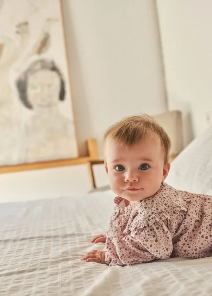 Bedrucktes Kleid und Windelüberzug Bedrucktes Kleid und Windelüberzug