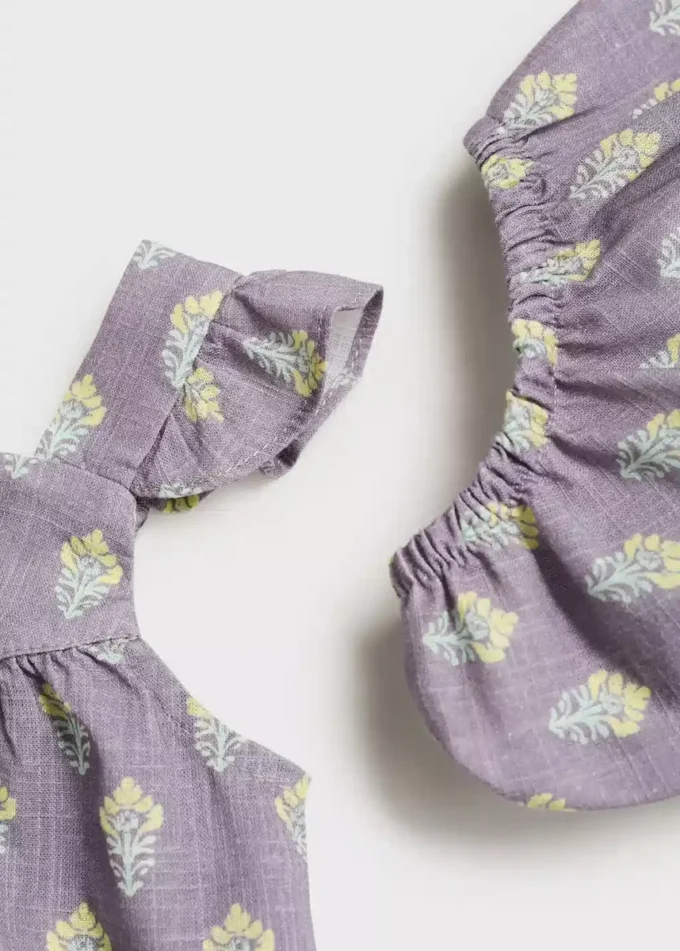 Bedrucktes Kleid und Windelüberzug