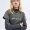 Bedrucktes, kurz geschnittenes T-Shirt