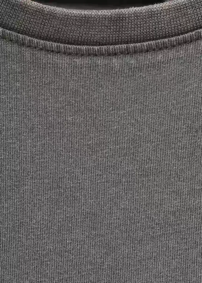 Bedrucktes, kurz geschnittenes T-Shirt