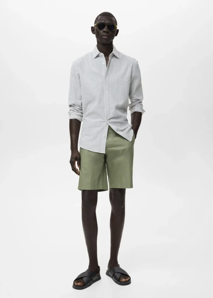 Bermudashorts aus Baumwolle mit elastischem Innenbund Bermudashorts aus Baumwolle mit elastischem Innenbund
