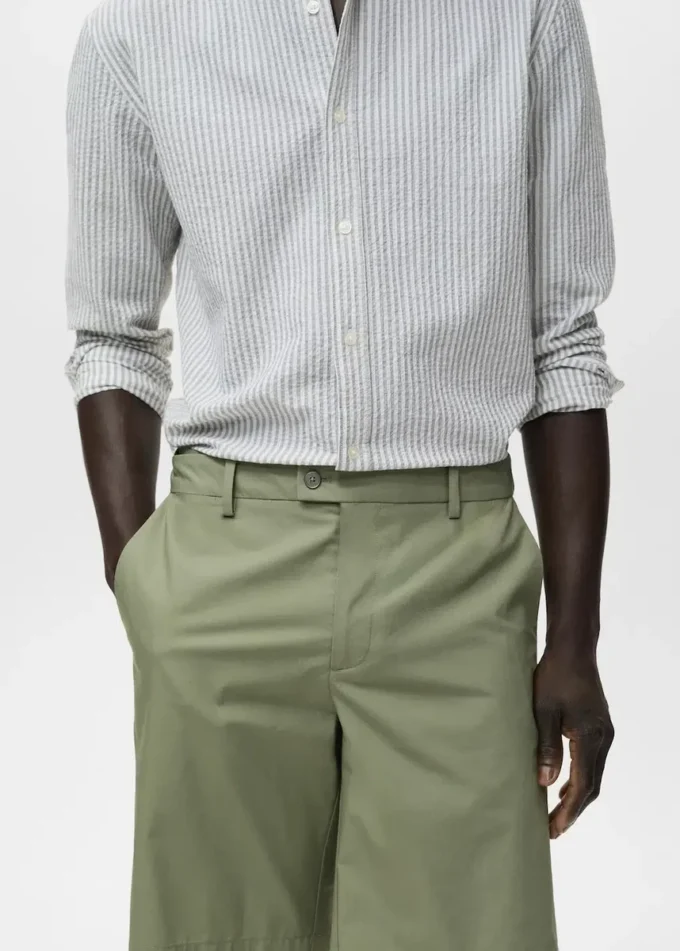 Bermudashorts aus Baumwolle mit elastischem Innenbund Bermudashorts aus Baumwolle mit elastischem Innenbund