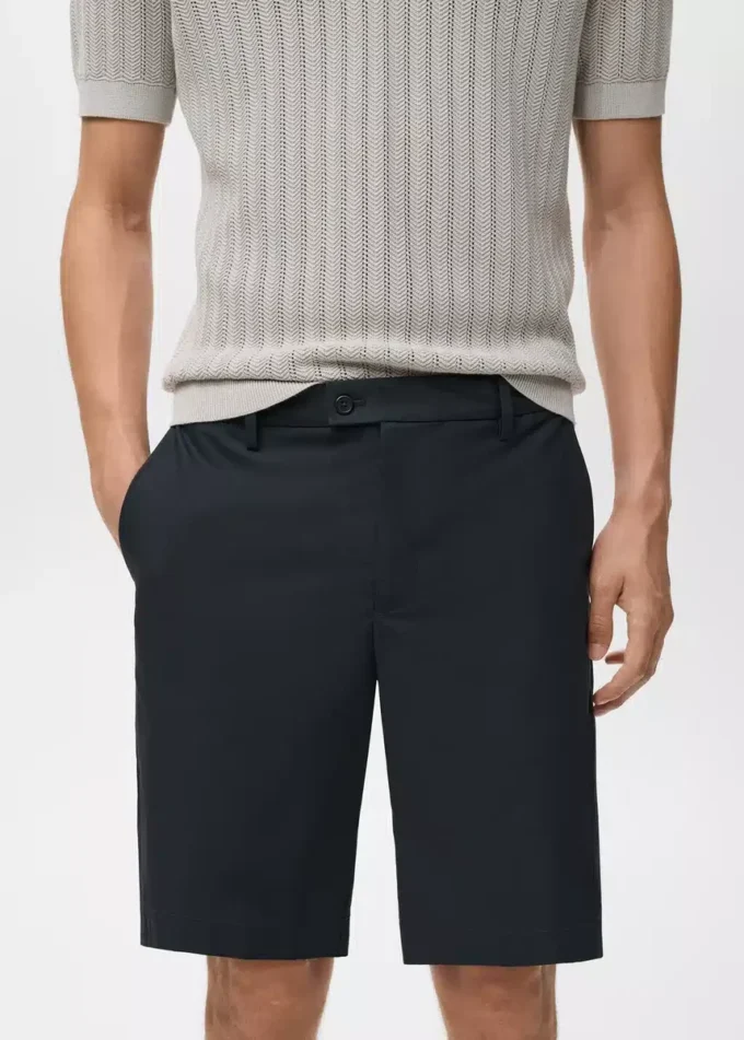 Bermudashorts aus Baumwolle mit elastischem Innenbund Bermudashorts aus Baumwolle mit elastischem Innenbund
