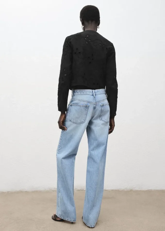Bestickte Bluse mit Knöpfen Bestickte Bluse mit Knöpfen