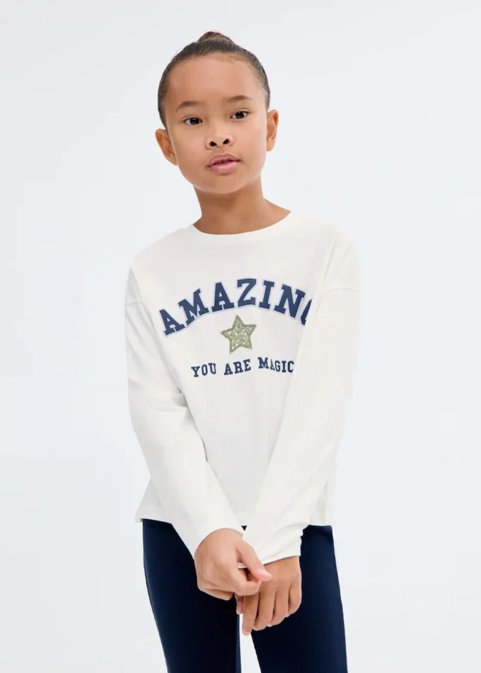 Besticktes bedrucktes T-Shirt Besticktes bedrucktes T-Shirt