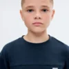 Besticktes bedrucktes T-Shirt