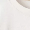 Besticktes bedrucktes T-Shirt