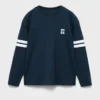 Besticktes bedrucktes T-Shirt
