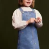 Besticktes Jeans-Kleid Besticktes Jeans-Kleid