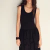 Besticktes Kombikleid mit Spitzenakzenten Besticktes Kombikleid mit Spitzenakzenten