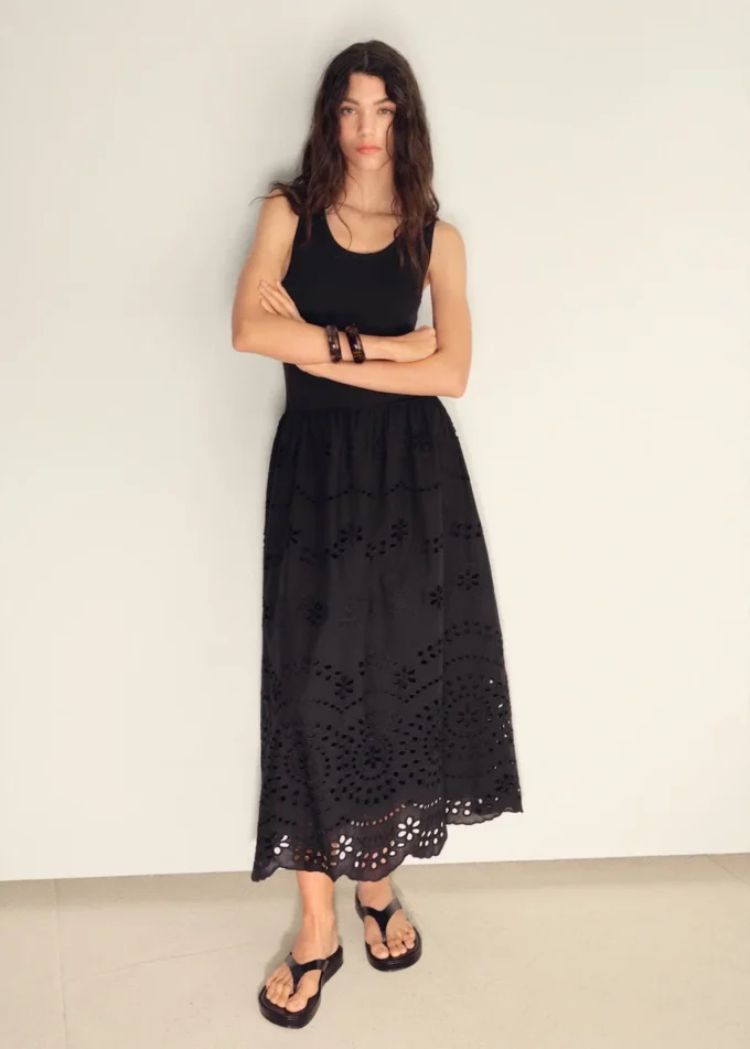 Besticktes Kombikleid mit Spitzenakzenten Besticktes Kombikleid mit Spitzenakzenten