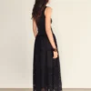 Besticktes Kombikleid mit Spitzenakzenten Besticktes Kombikleid mit Spitzenakzenten