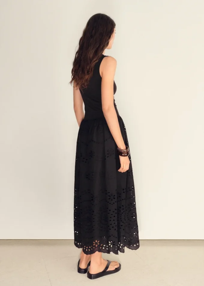 Besticktes Kombikleid mit Spitzenakzenten Besticktes Kombikleid mit Spitzenakzenten