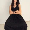 Besticktes Kombikleid mit Spitzenakzenten Besticktes Kombikleid mit Spitzenakzenten
