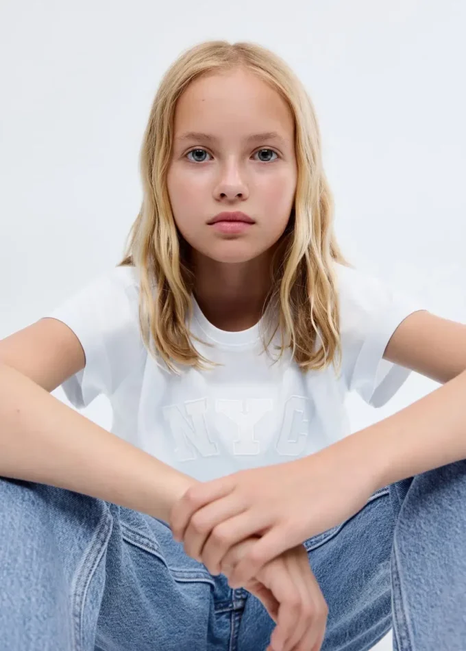 Besticktes Kurzarm-T-Shirt Besticktes Kurzarm-T-Shirt